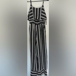 🖤🤍Black and White Striped Jumper with keyhole cut out - size small